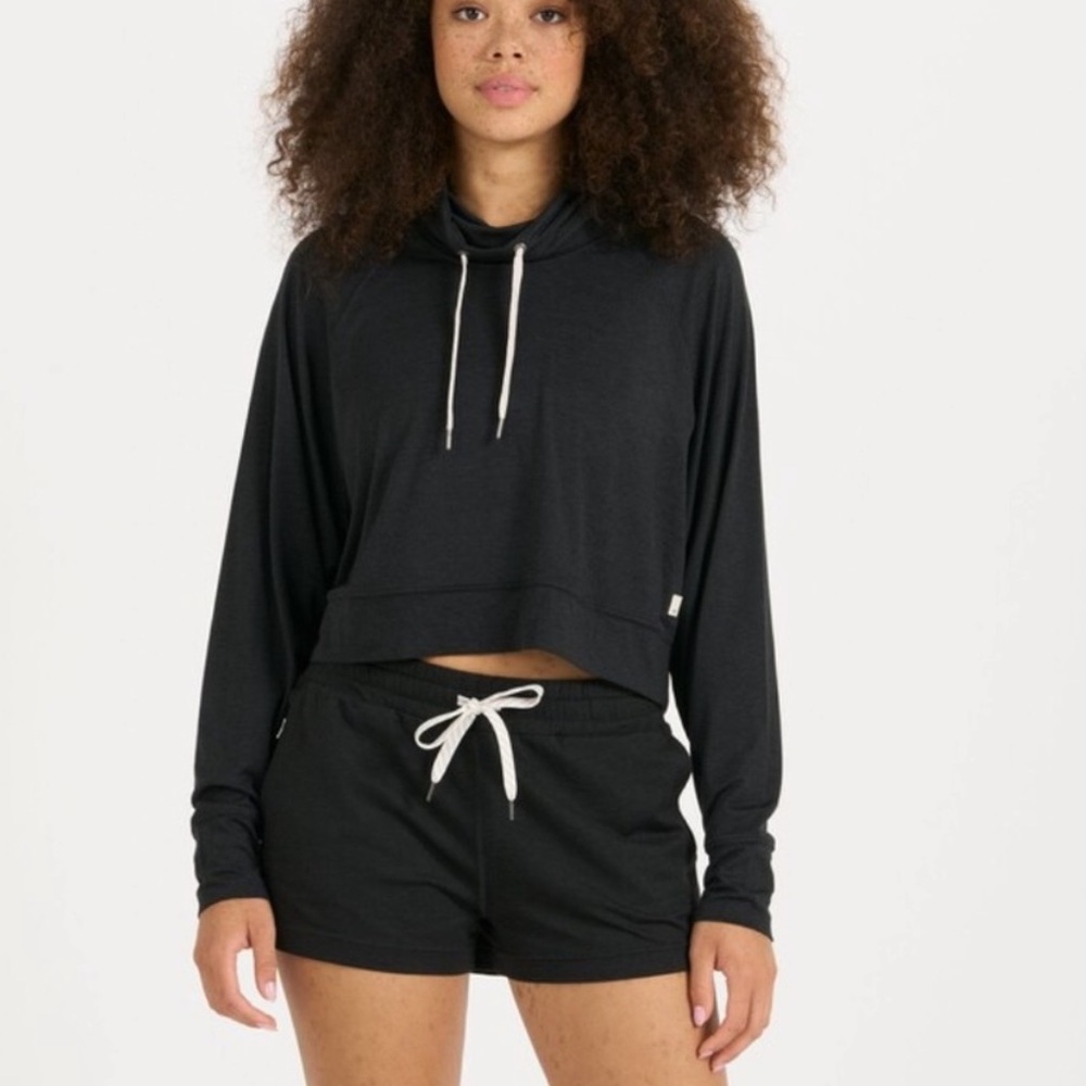 Vuori Halo Cropped Funnel Neck Pullover Top Black